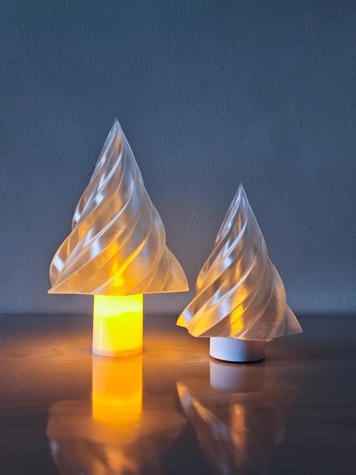 Kiki Spiral Christmas Tree Lamp - Modern LED Holiday Decor 