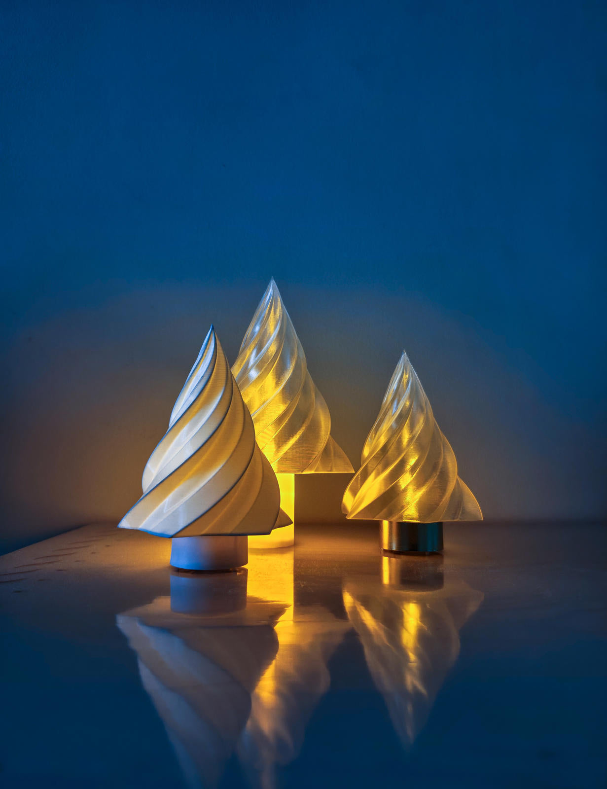 Kiki Spiral Christmas Tree Lamp - Modern LED Holiday Decor 