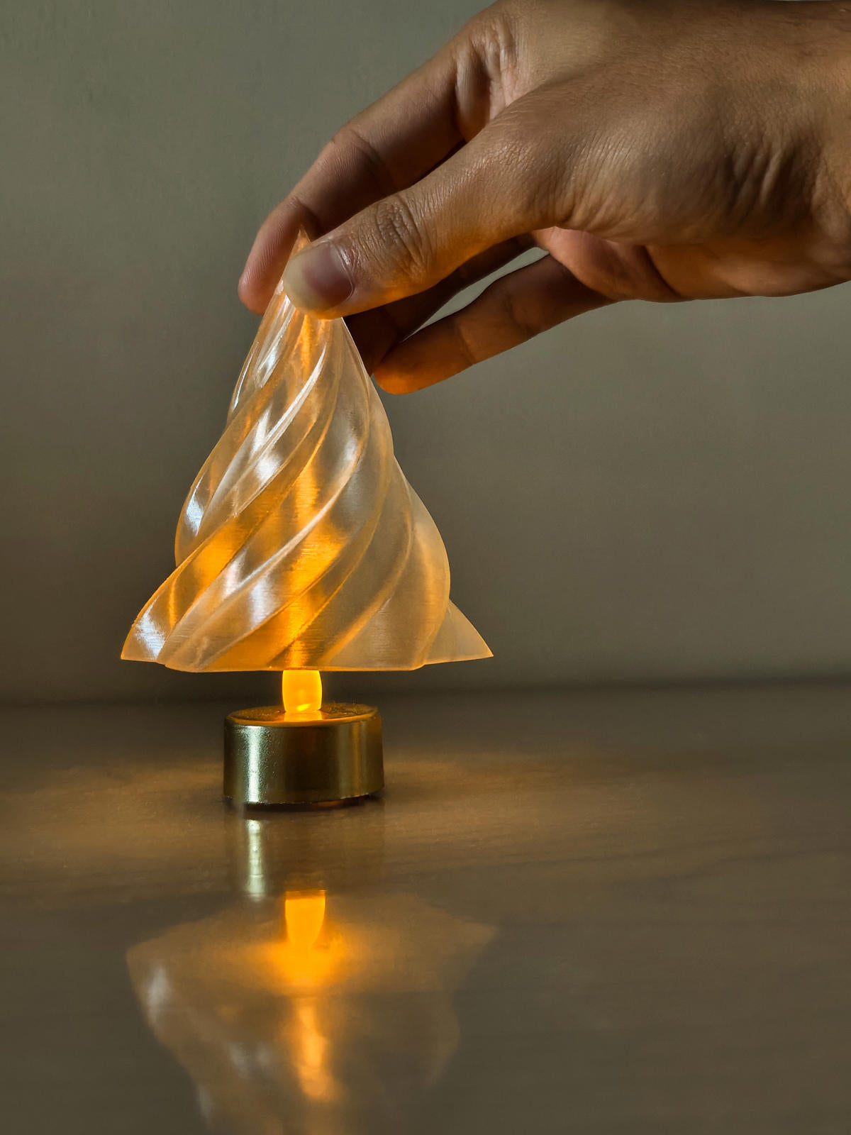 Kiki Spiral Christmas Tree Lamp - Modern LED Holiday Decor 