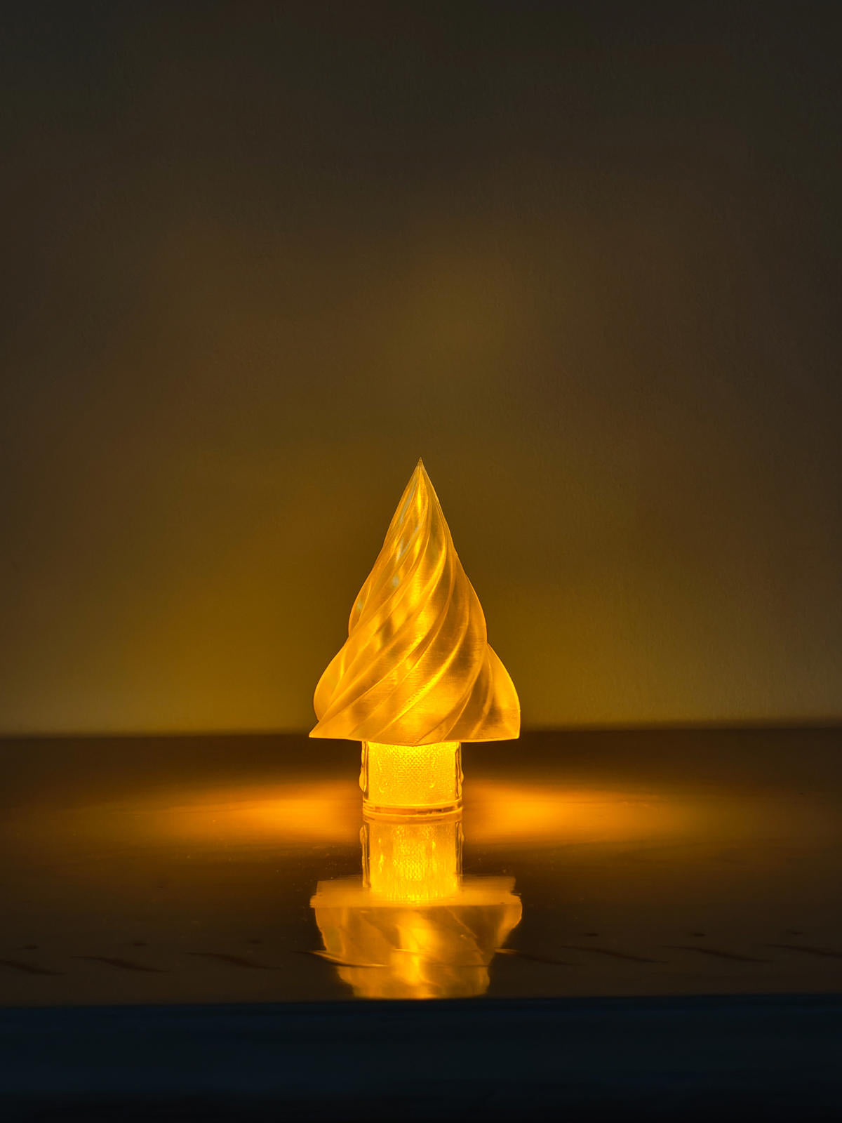 Kiki Spiral Christmas Tree Lamp - Modern LED Holiday Decor 